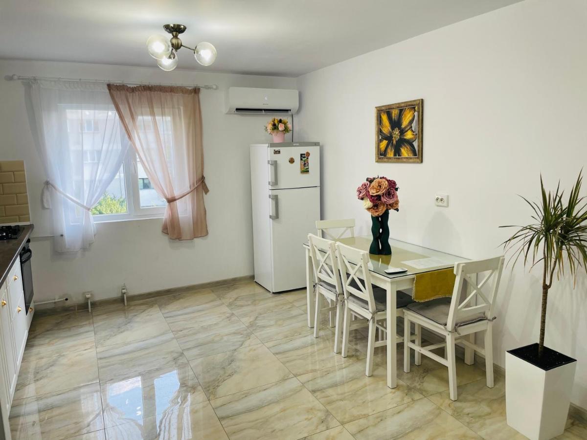 Pinului Residence Apartment Craiova Kültér fotó