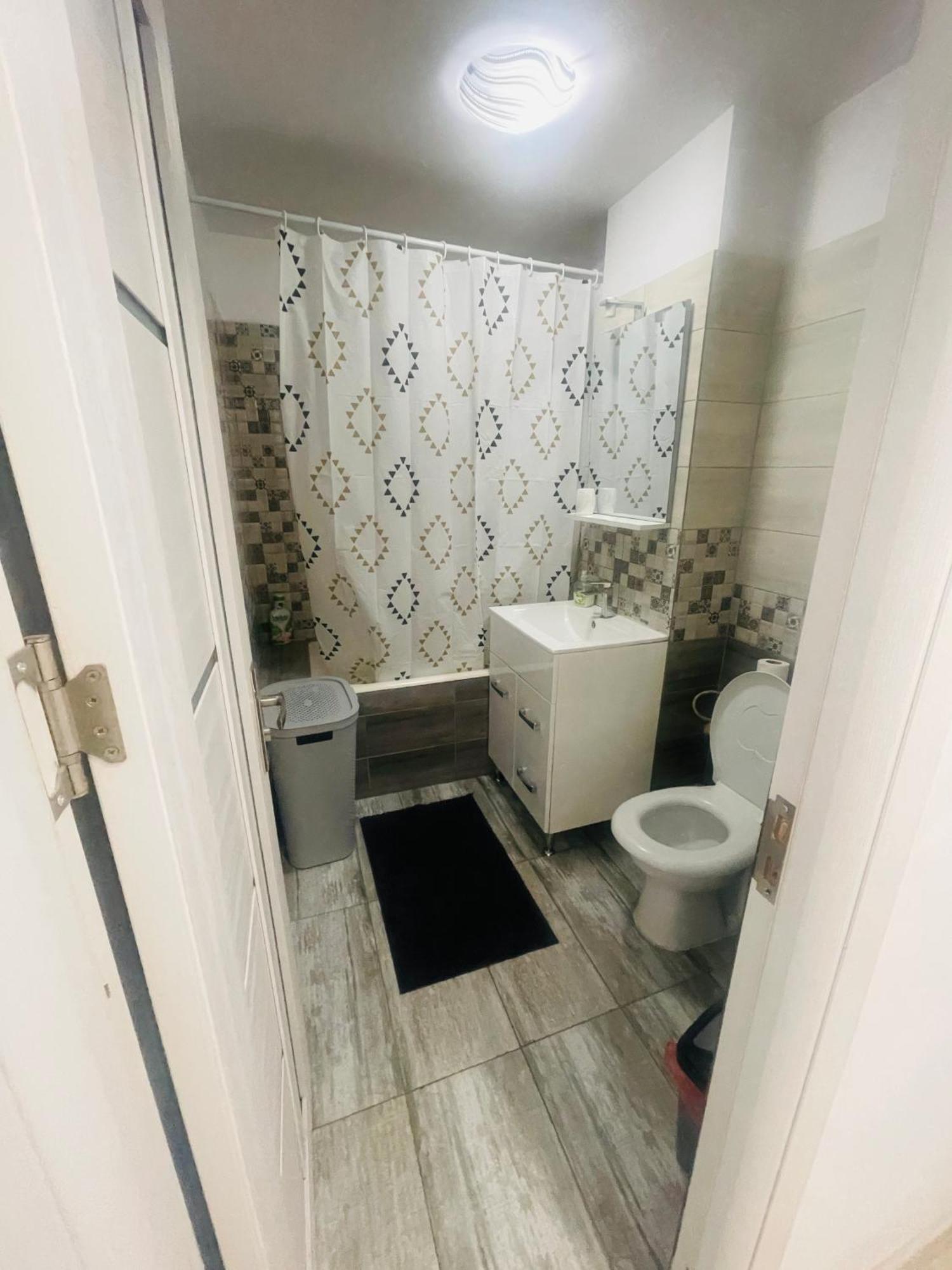 Pinului Residence Apartment Craiova Kültér fotó